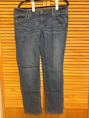 American Eagle Outfitters Straight-Leg Jeans in Medium Blue Wash size 14
